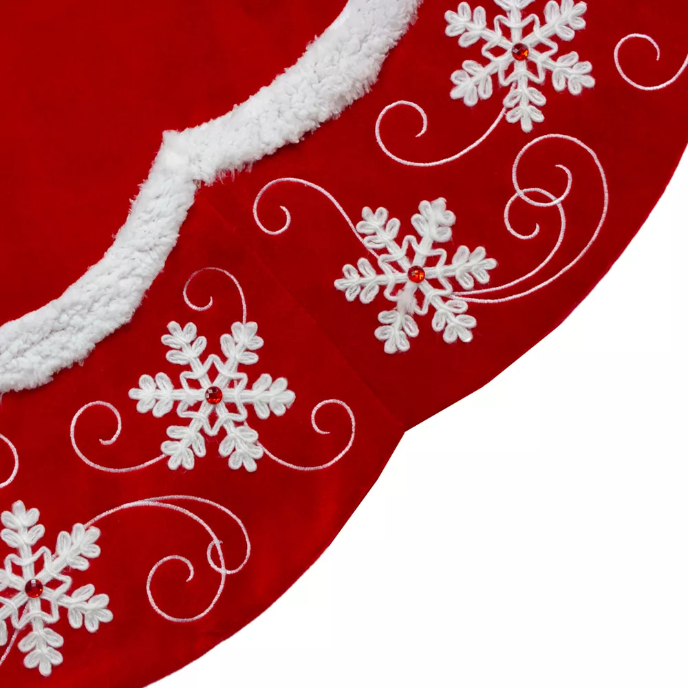 Velvet Red and White Snowflake Scallop Christmas Tree Skirt final cut - Image 3