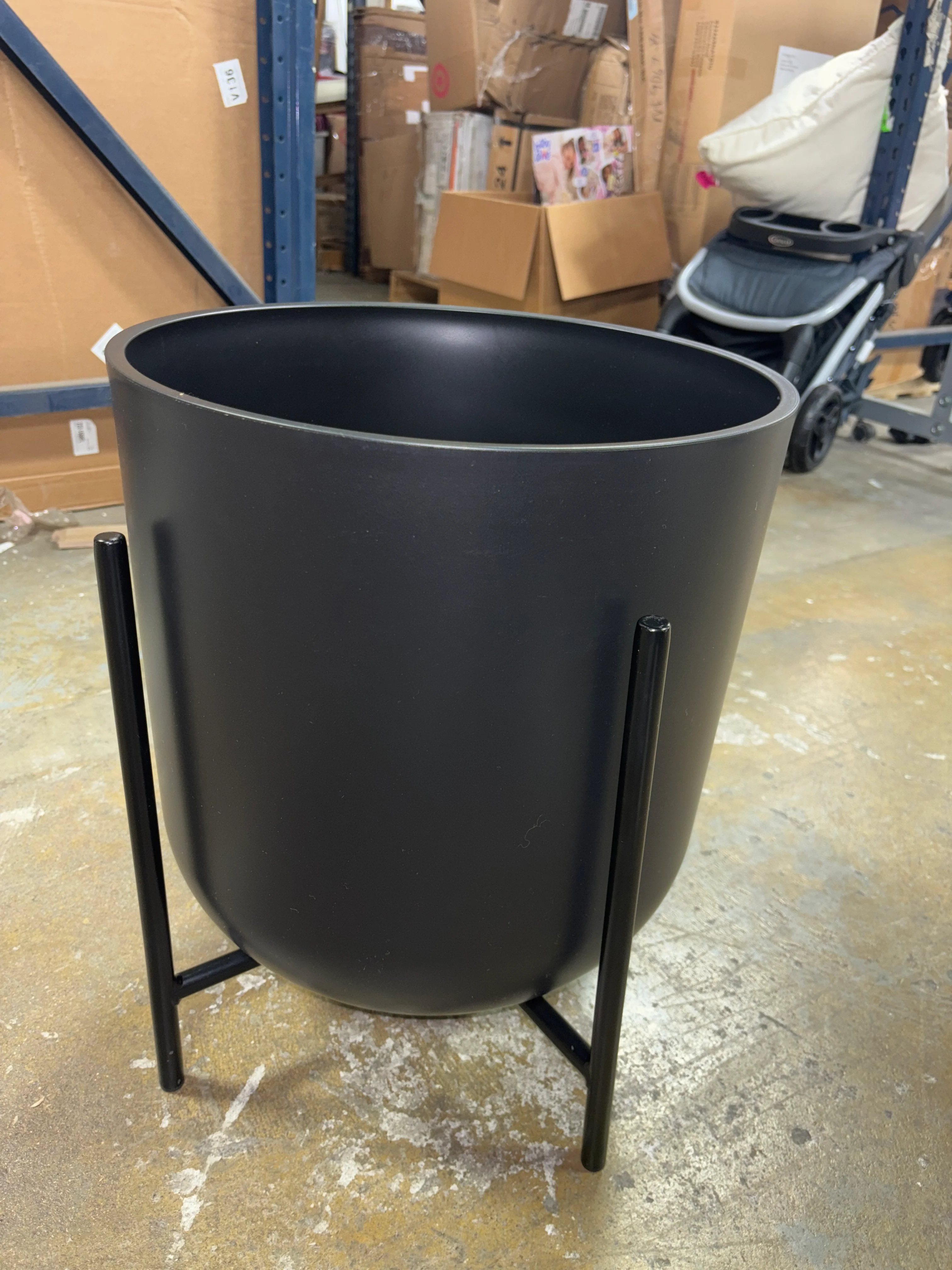 Veradek Mason Series Raised Kona Planter with Stand - Black SHOWROOM ITEM - Image 4