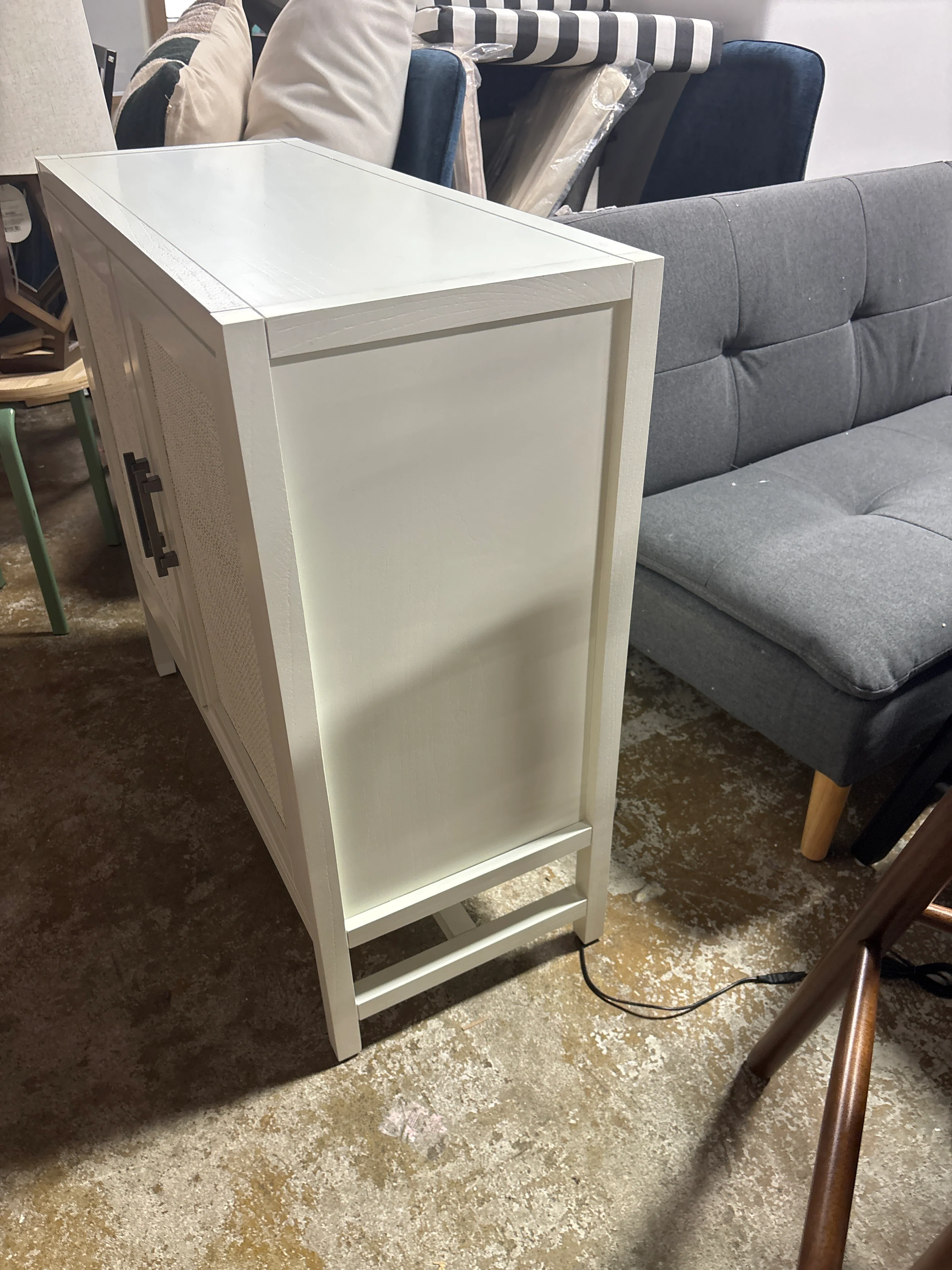 Warwick 2 Door Cabinet - White SHOWROOM ITEM - Image 6