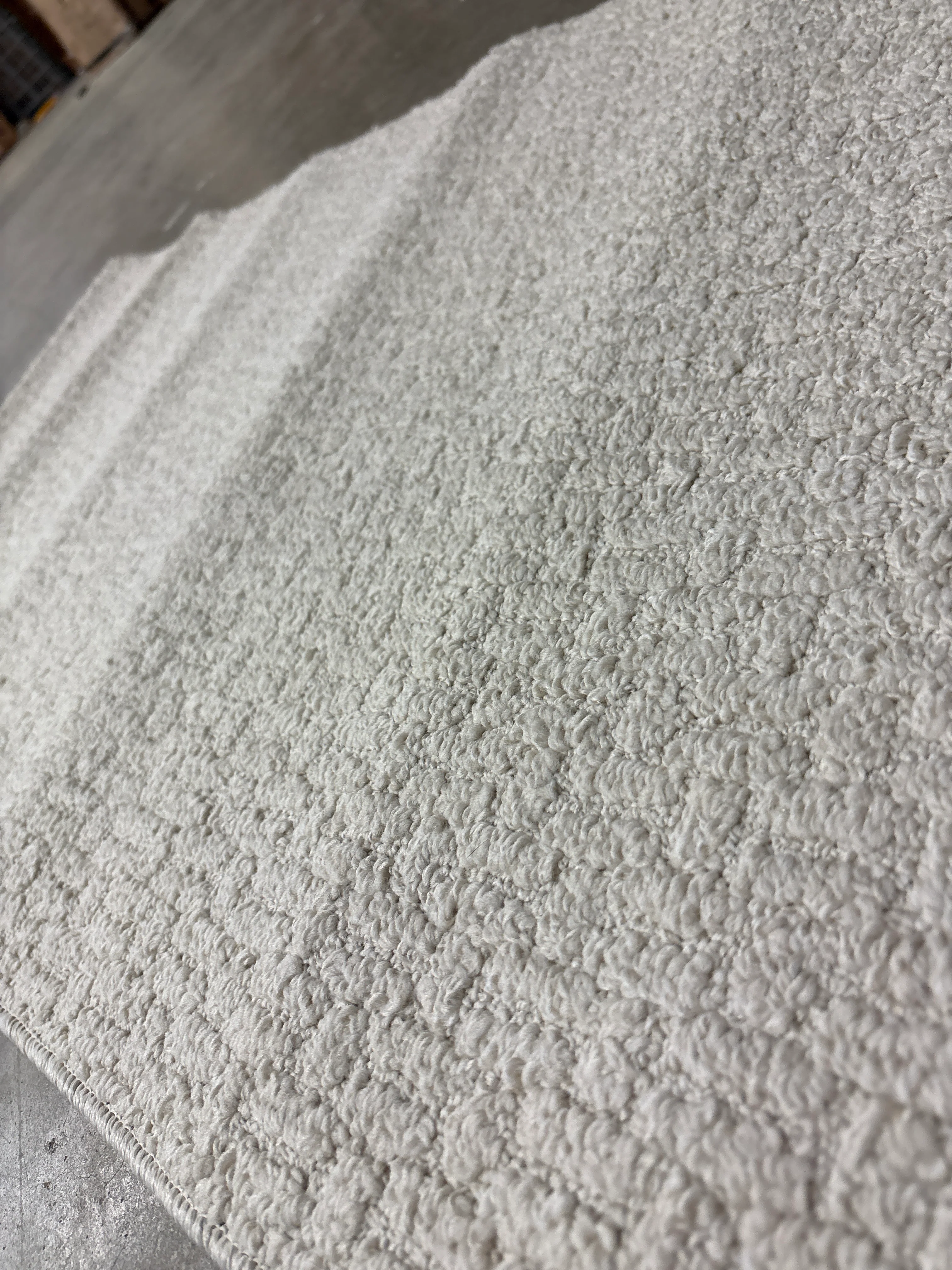 Washable Solid Machine Tufted Rug 2'x7' - Image 6