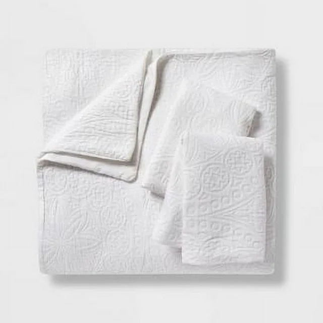White Matelasse Medallion Comforter Set King - Image 3