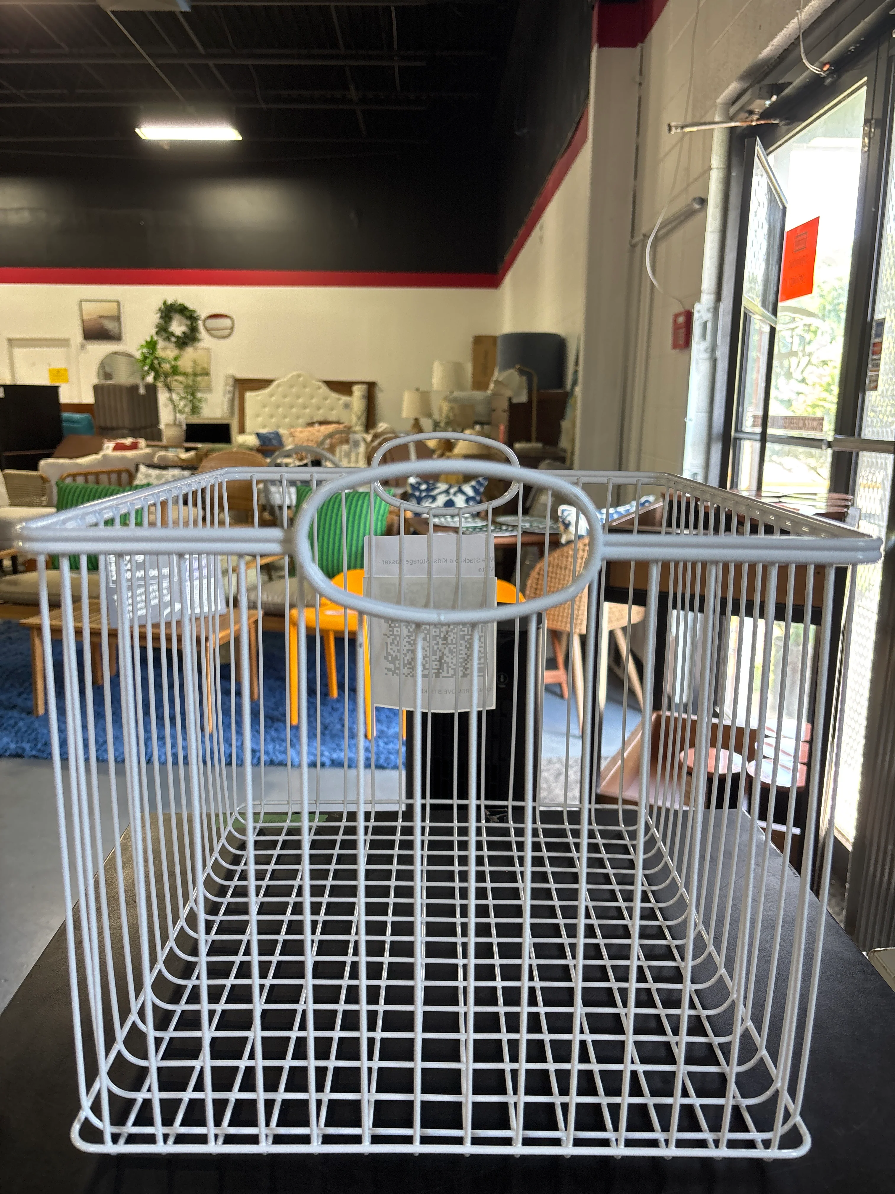 Wire Stackable Kids' Storage Basket - White SHOWROOM ITEM - Image 3
