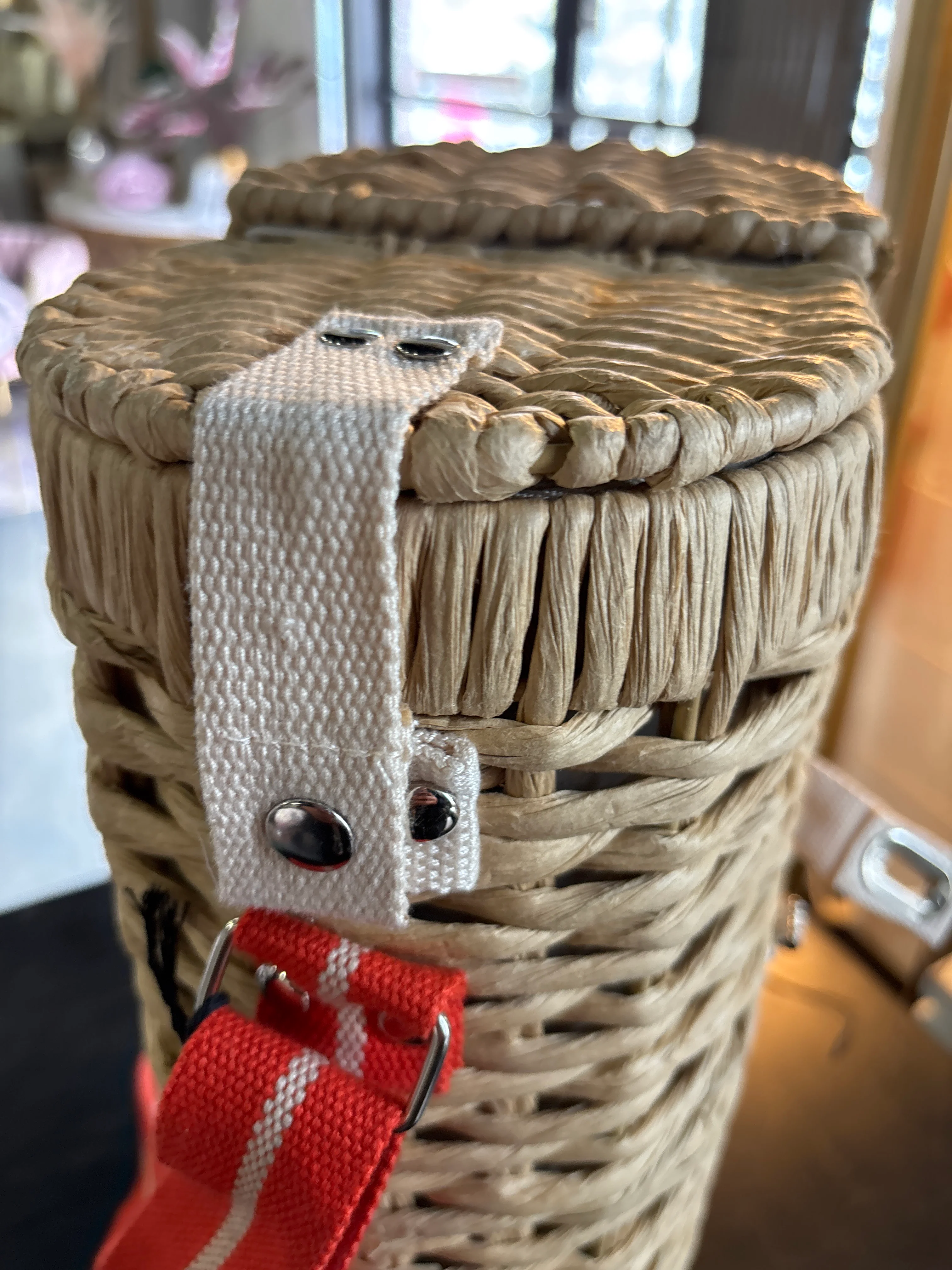 Woven Paper Bottle Carrier SHOWROOM ITEM - Image 4