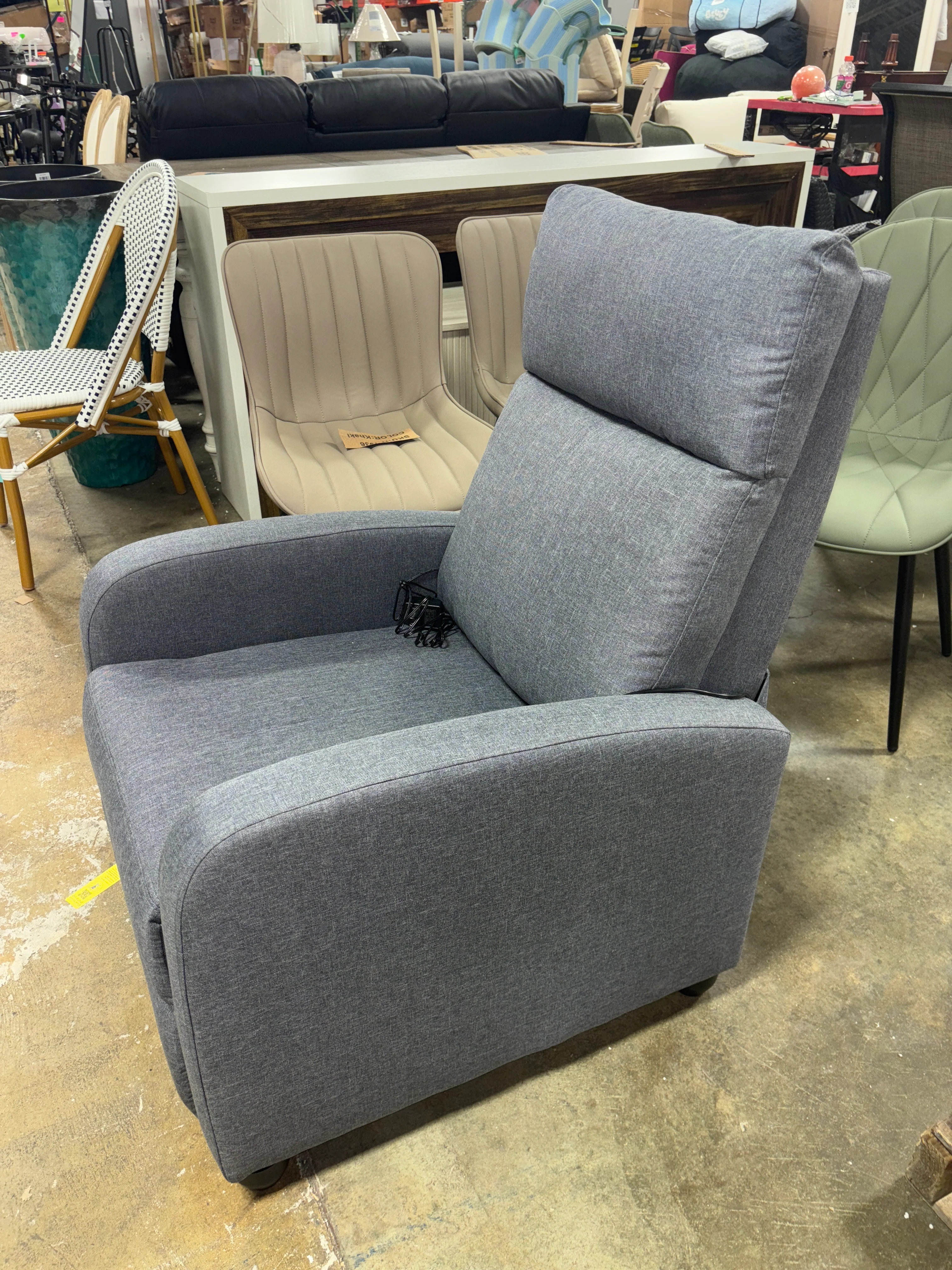 Yaheetech Fabric Upholstered Adjustable Recliner Chair SHOWROOM ITEM - Image 3