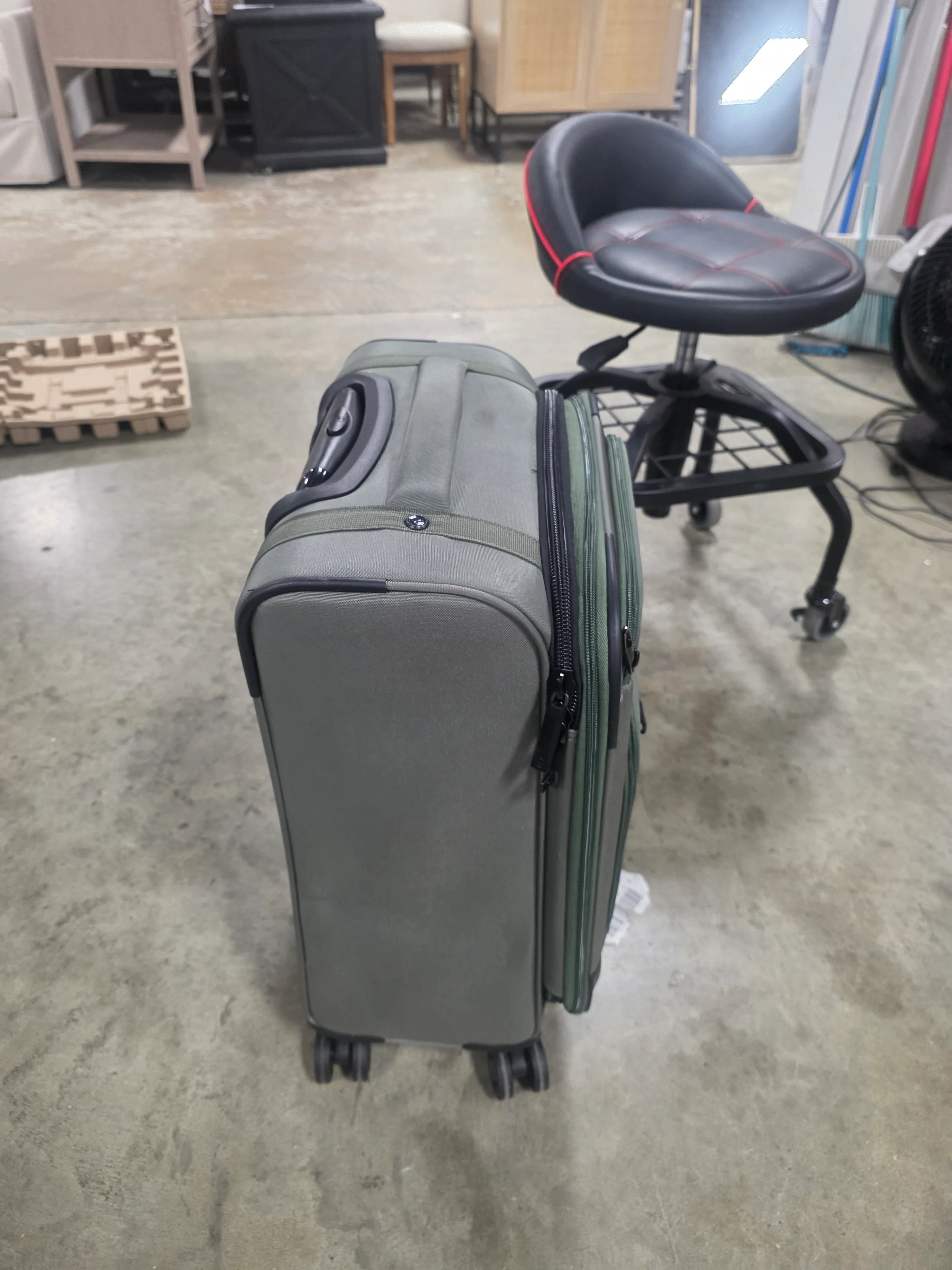 Zurich Softside Carry On Suitcase - Image 7